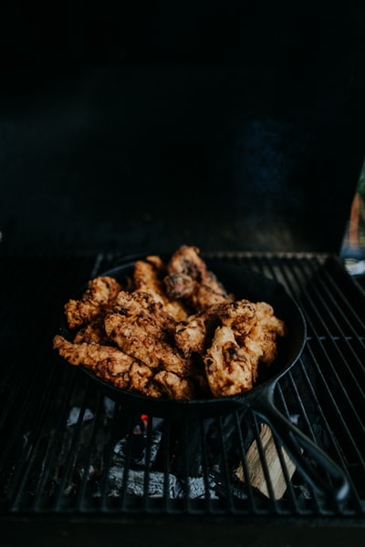 铸铁炒肉锅